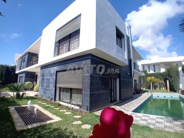 À vendre : Superbe villa avec piscine à Illigh, Agadir - 5 chambres, 5 salles de bains. Prix sur demande.