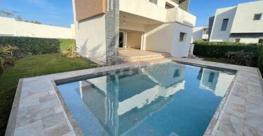 "Agadir : Magnifique Villa Neuve et Moderne de 452 m² à Louer – 3 Chambres, 2 Salles de Bain à 25 000 DH"