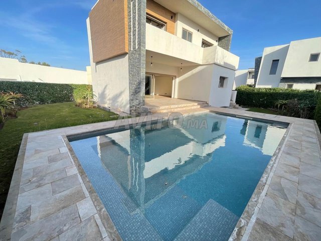"Agadir : Magnifique Villa Neuve et Moderne de 452 m² à Louer – 3 Chambres, 2 Salles de Bain à 25 000 DH"