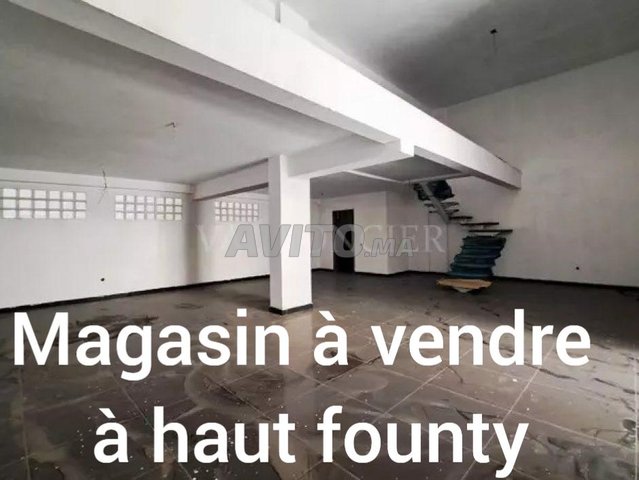 "Local Commercial à vendre à Agadir, Haut-Founty : 180 m² avec Mezzanine de 90 m² - 2 500 000 DH"