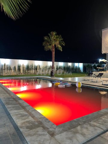 Locations de vacances à Agadir : Villas et Riads avec Piscine, Climatisation, Wifi et Terrasse à partir de 1 700 DH.