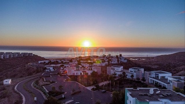 Villas et Riads à vendre à Agadir : Villa avec piscine à IMI Ouadar, 3 chambres, 2 salles de bains - Prix non spécifié