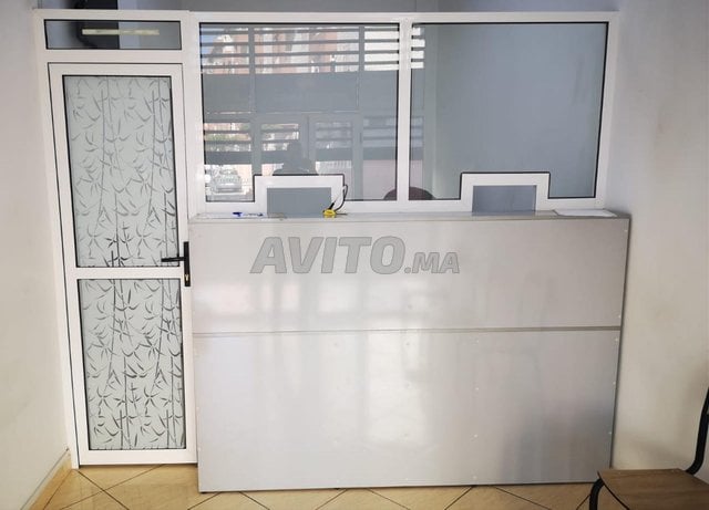 Bureaux à louer à Agadir, Hay Salam : espace MDF avec aluminium et verre à 3 500 DH.