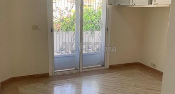 À vendre : Villa lumineuse à Agadir, Taddart Charraf, 5 chambres, 4 salles de bain, 270 m² - 3 700 000 DH.