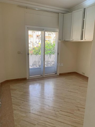 À vendre : Villa lumineuse à Agadir, Taddart Charraf, 5 chambres, 4 salles de bain, 270 m² - 3 700 000 DH.