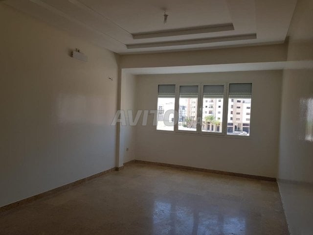 "Agadir : Appartement vide 2 pièces, 74 m² à El Houda - 3 500 DH"