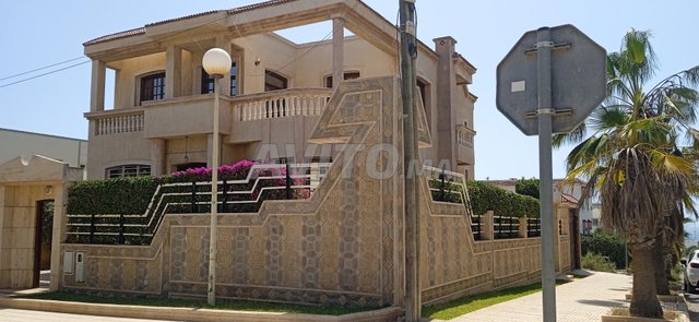 Villas et Riads à vendre à Agadir : Sonabavilla, 2 façades près du Sofitel, 374 m², 6 400 000 DH.