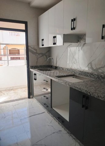 Appartements disponibles à Agadir, Hay Mohammadi : Nouvelle copropriété près de la mosquée Al-Baraka, 2 chambres, 62 m² à 690 000 DH.