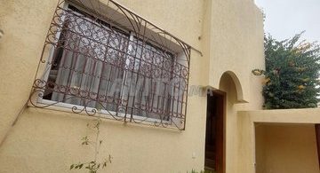 Maison à vendre à Agadir, Charaf – Spacieuse propriété de 300 m² avec 3 chambres à 2 000 000 DH.