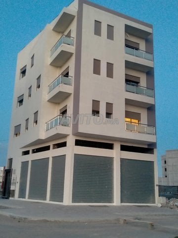 À vendre : 8 maisons et appartements à Agadir, Centre Ville - 3 chambres, 2 salles de bain, 880 000 DH
