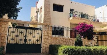 Locations de vacances à Agadir : Étage meublé bien situé au centre-ville, Villas et Riads à partir de 3 500 DH.