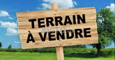 Terrains et fermes à Agadir, Amsernate : Terrain spacieux de 437 m² en R4 - Prix sur demande.